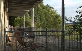 Biberburg und Mühlengarten punkten mit großer Terrasse über dem Biber-Bach